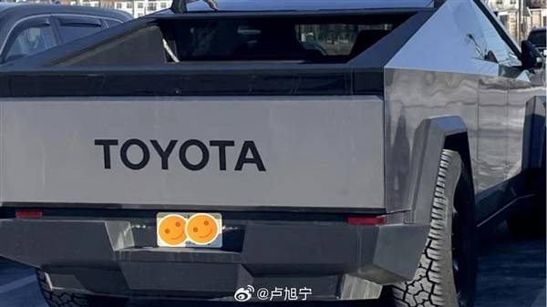 美国特斯拉用户为抗议埃隆马斯克：相继把车标换成奔驰、本田、马自达等