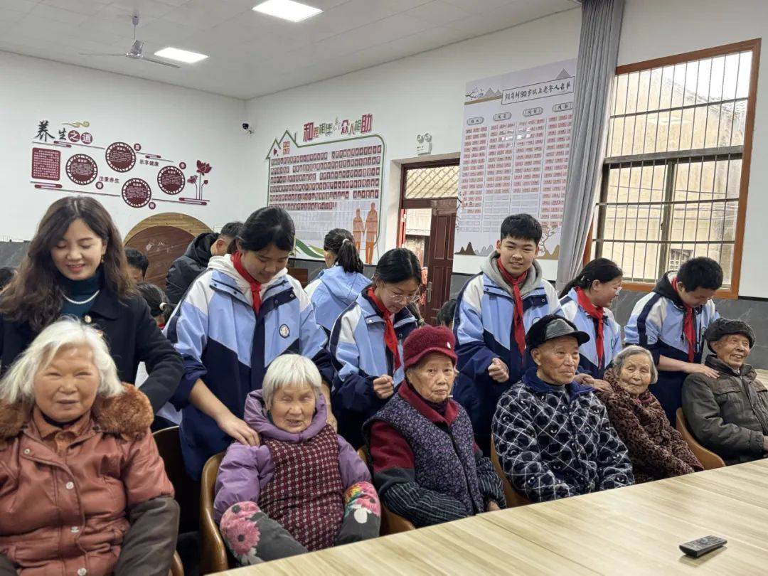 学习雷锋星空体育APP好榜样传递青春正能量桐庐学子在行动(图7)