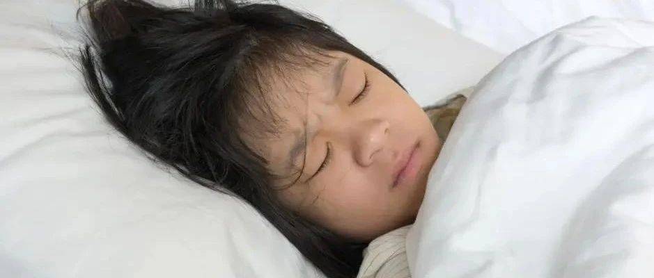 传说中的“鬼压床,其实是一种“睡眠瘫痪”现象_大脑_清醒_感官