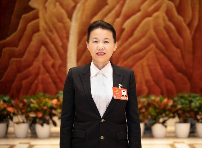 全国人大代表董文琴:守好用好绿水青山 全面搅热冰天雪地