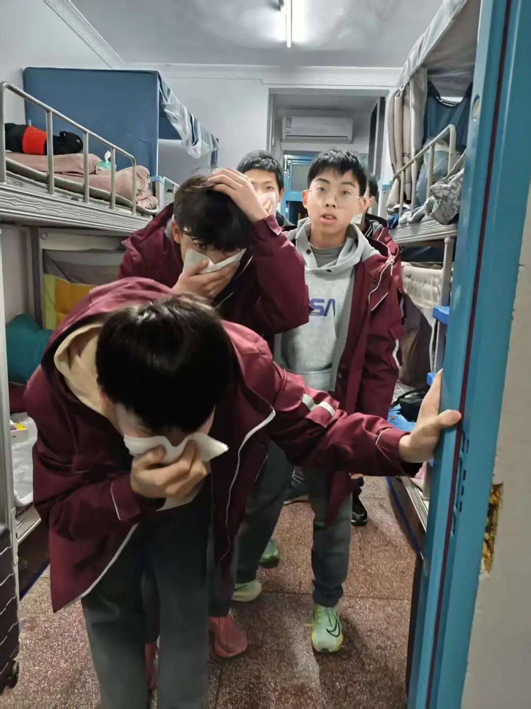 —柳州市龙城中学教育集团开展消防安全疏散演练活动