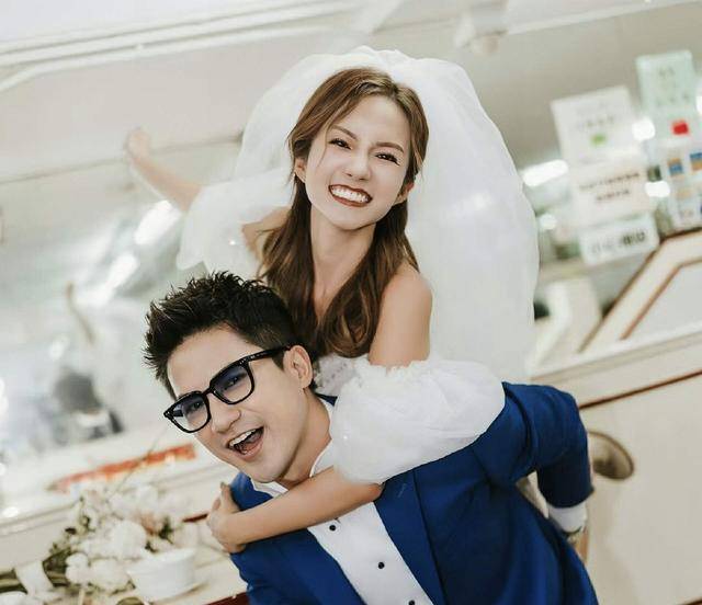 恭喜TVB前知名男星宣布与高颜值港姐签字结婚婚礼进入倒计时(图9)