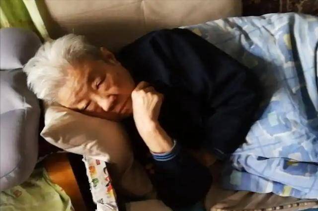 老年人饭后小睡，意想不到的健康福利 解密：老年人饭后午睡的神奇功效