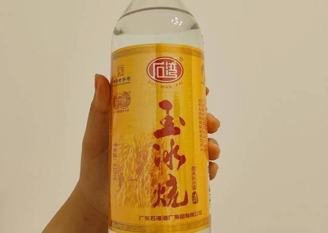 上海富商晒酒柜引争议，廉价酒藏着怎样的秘密？
