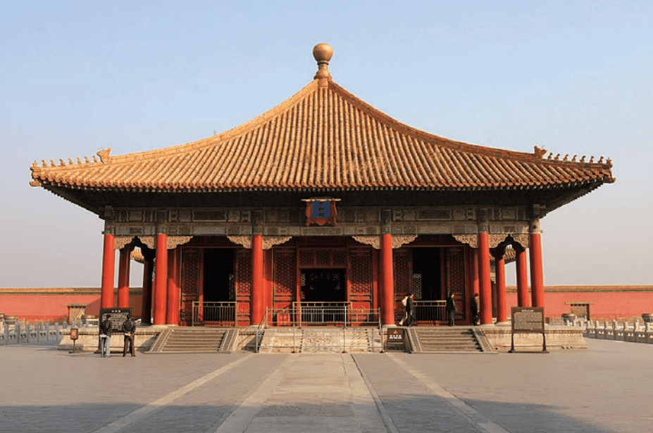 中和殿全景中和殿内景中和殿之后为保和殿,亦取《易经·乾卦》彖辞"保