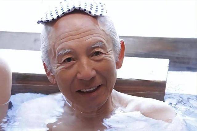 老人脑出血频发，这些日常行为竟是“元凶”！，老人防脑出血，避开这些“陷阱”！