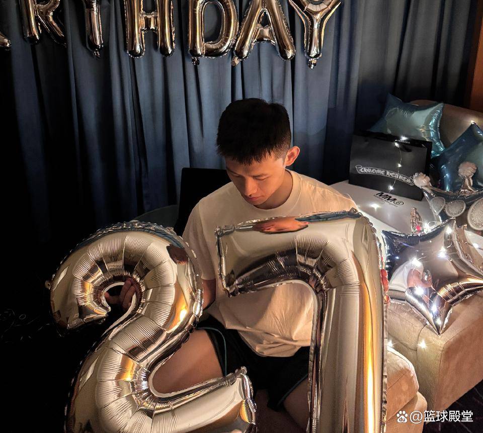 王岚嵚27岁生日庆祝会：辽宁队与球迷共同见证的温馨时刻