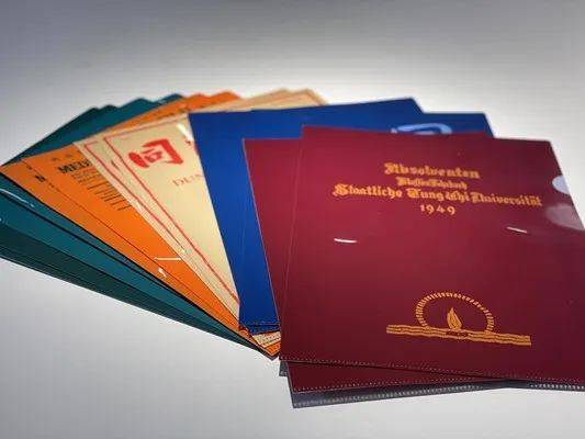 除上述奖品外，以上12名获奖同学均可将获得荣誉证书一份、高级定制相框