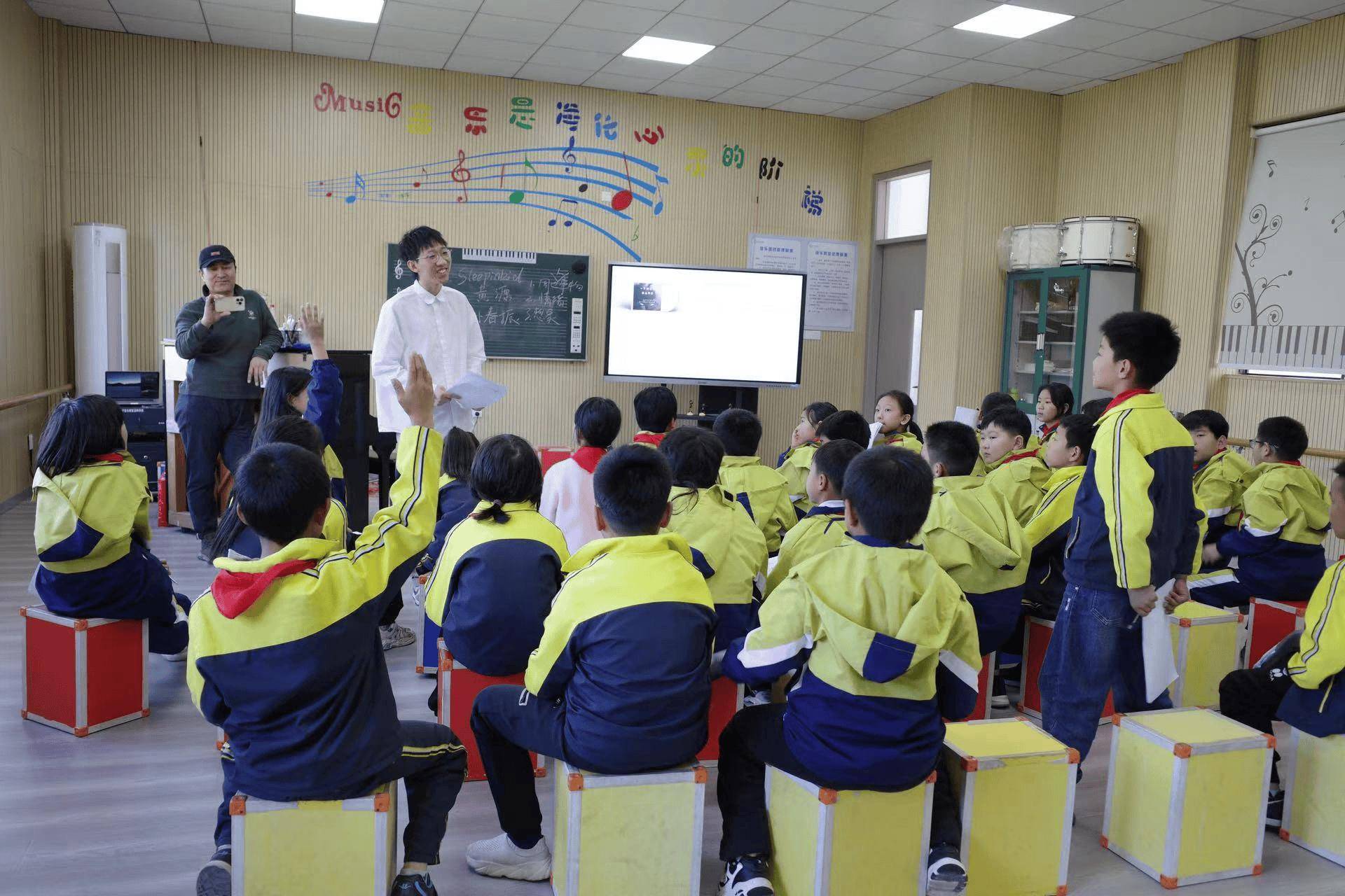 天台乡村学校：科技赋能奏响教育创新乐章 “音乐点亮童年”：天台乡村学校跨学科育人体系的魅力绽放