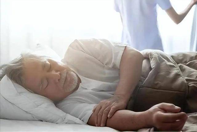 告别“8小时睡觉论”，60岁后这样睡才健康！