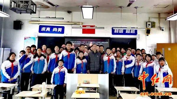 彭州市关工委五老宣讲团走进敖平中学开展"援越抗美"爱国主义和国防