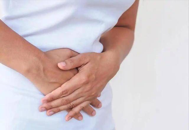 惊！冰箱竟成肠癌“帮凶”？这些食物你还敢多放吗？ 警惕！冰箱储存食物不当，可能会增加患肠癌风险