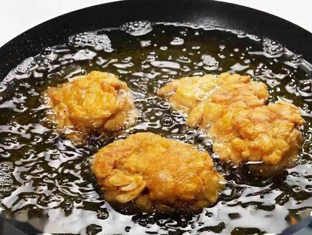 65岁后早餐避开这些食物，健康无忧！，为老人健康护航，早餐别碰这些食物！