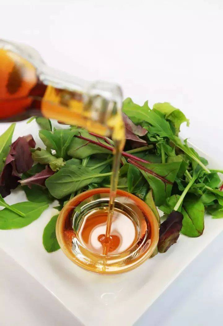 芝麻油对血糖高的人好吗有影响吗(芝麻油升糖指数高吗)