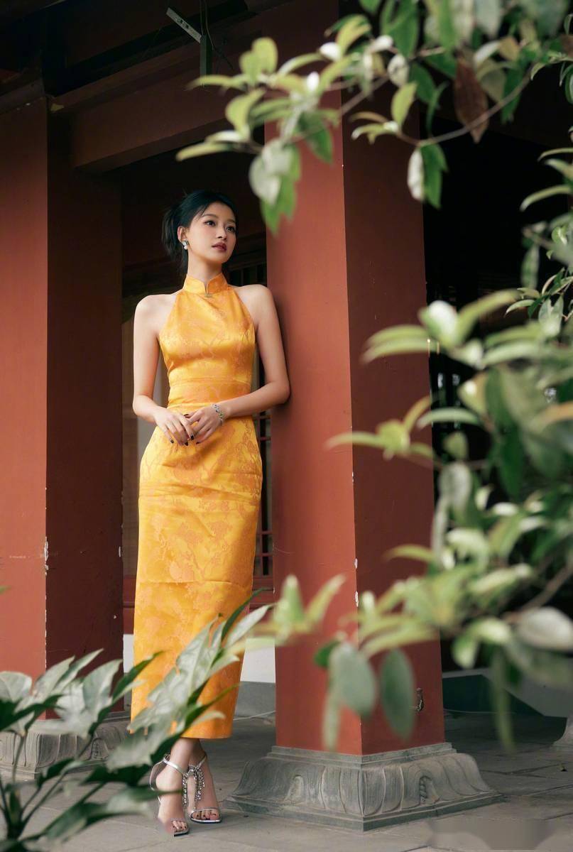 孙怡的橙色旗袍背后,藏着多少中国女人的"小心机"?