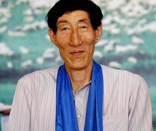 中国第一巨人鲍喜顺:不听医生劝告非要生子,现在儿子长到多高?