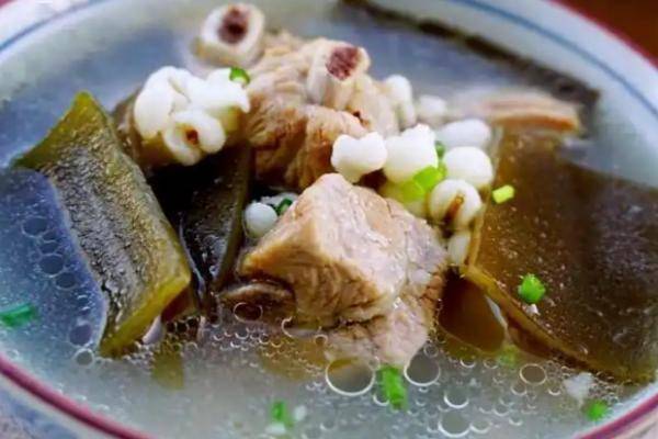 海带肋汤是一种熟食菜肴，有丰富的营养和美味