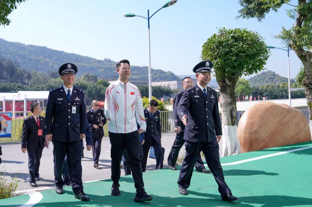 残奥冠军廖克力走进渝州监狱：用乒乓球精神激励罪犯重塑人生