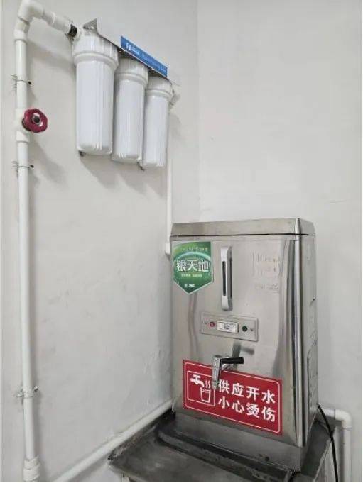 市园林环卫中心试点提升十座样板公厕(图2)