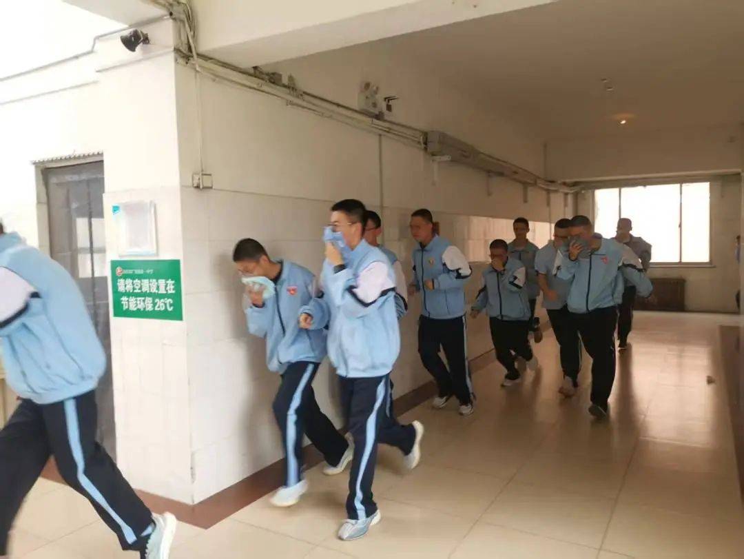 广饶一中开展宿舍消防应急疏散演练