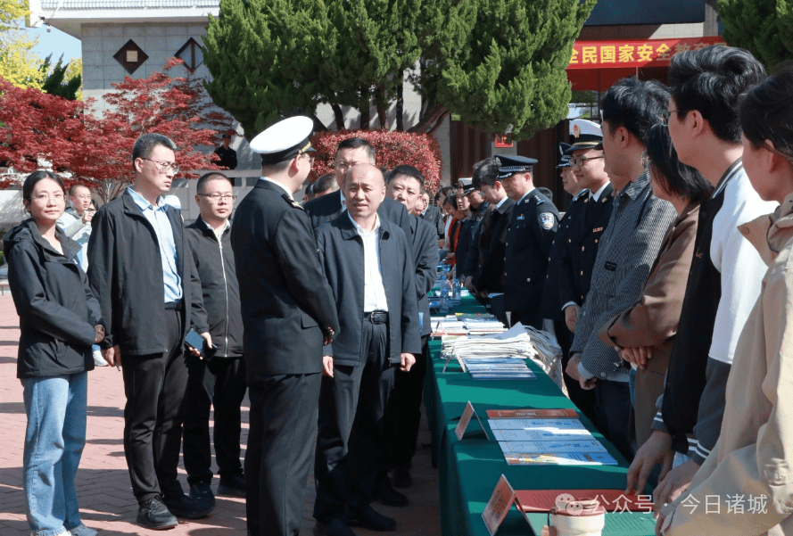 诸城市开展2025年"4·15"全民国家安全教育日主题宣传活动