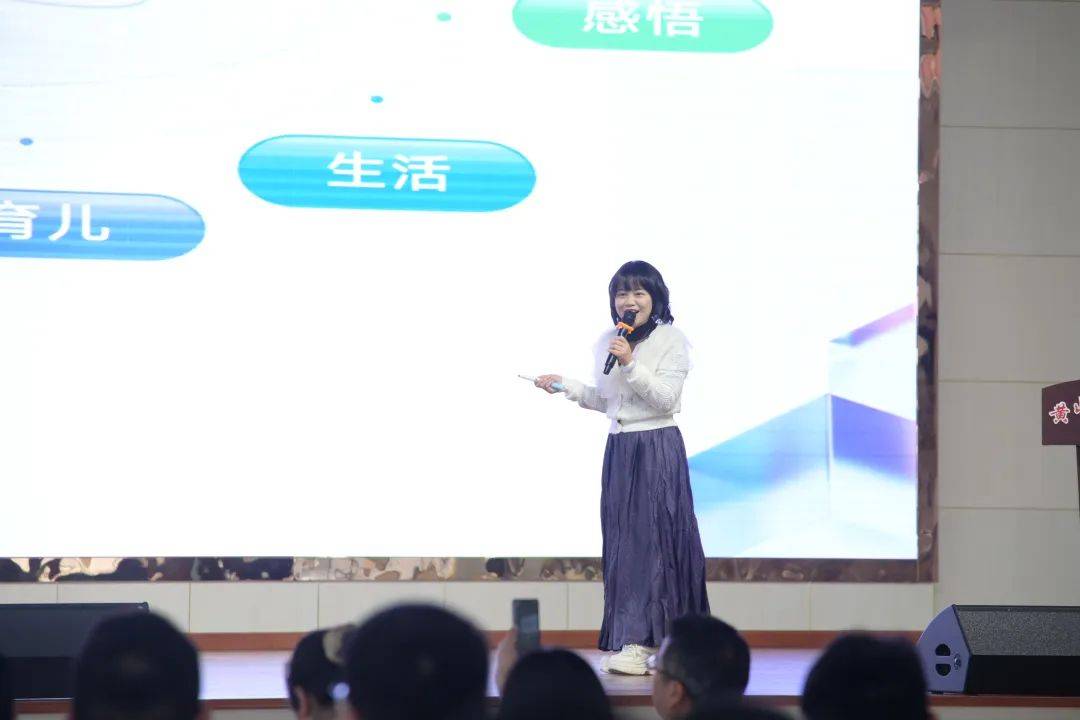 【名家讲坛第33期】广东珠海名师陈志红应邀来黄山新教育学校讲学