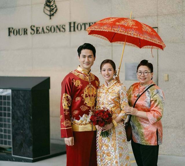 恭喜TVB知名金童玉女今日大婚新娘子情绪激动两度落泪DB电竞下载(图4)