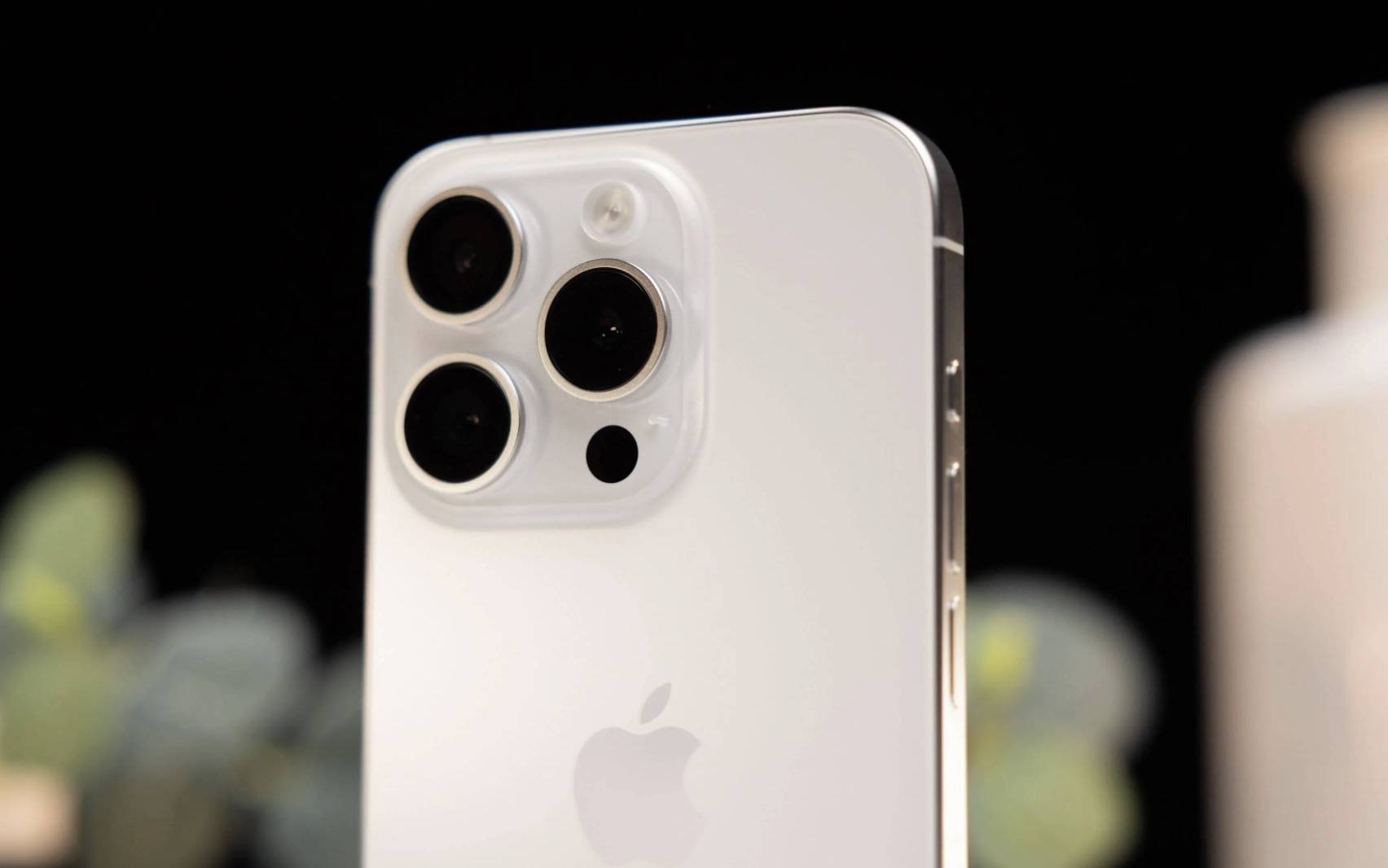 国内销量突破883万台！256GB暴跌1700元，iPhone16ProMax又降了！