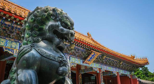 汗流浃背了吧？特朗普考虑大幅降低对华关税50%至65%之间