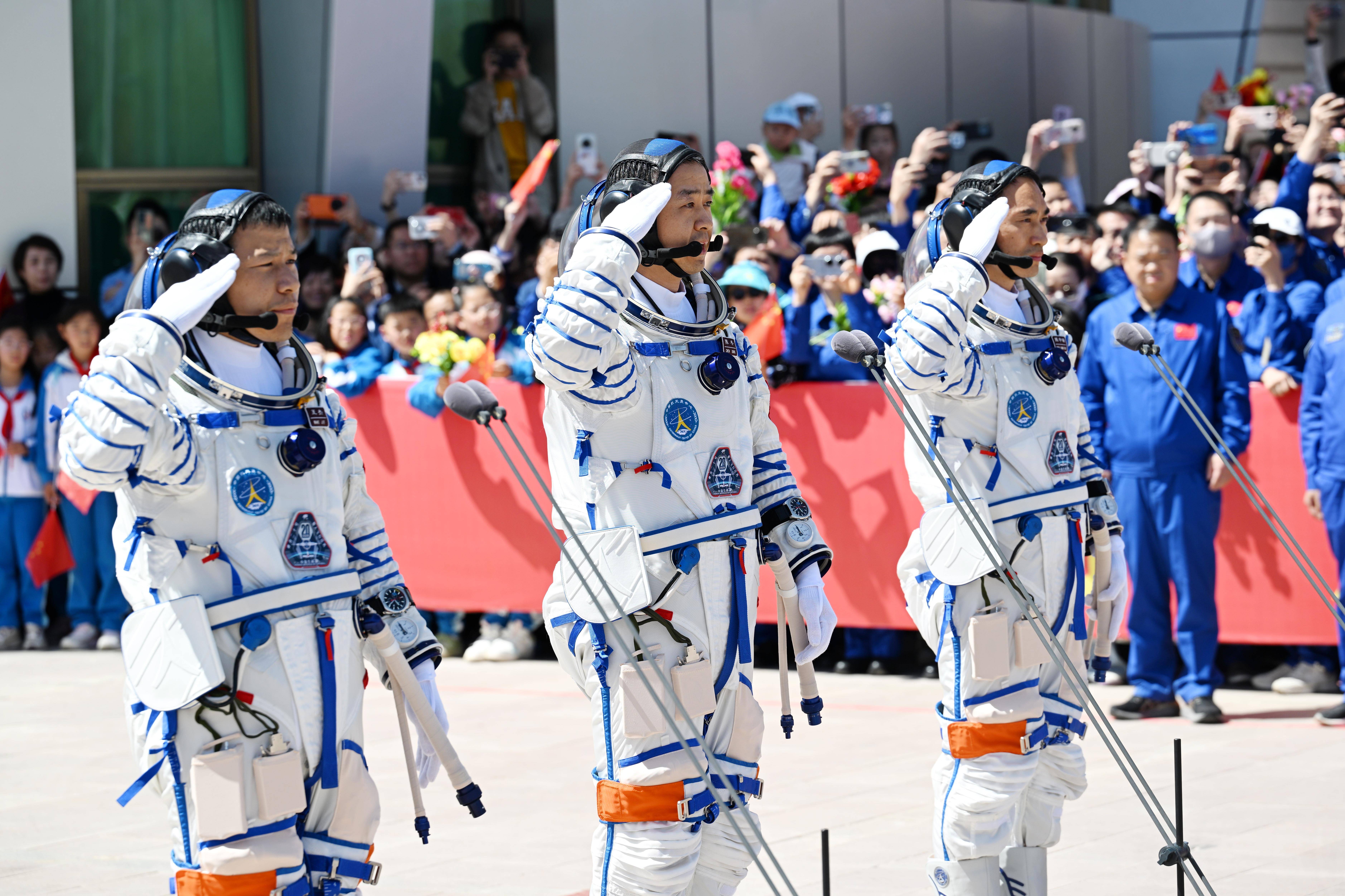 神舟二十号载人飞行任务航天员乘组出征仪式在酒泉卫星发射中心举行