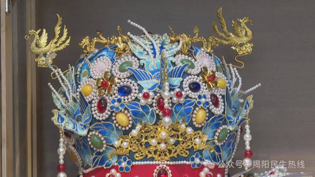 多款婚纱礼服 彰显婚俗新风(图4)