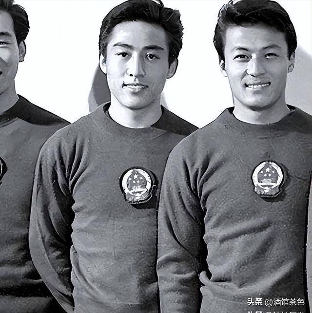 乒乓球传奇李富荣：从赛场英雄到家庭支柱的精彩人生
