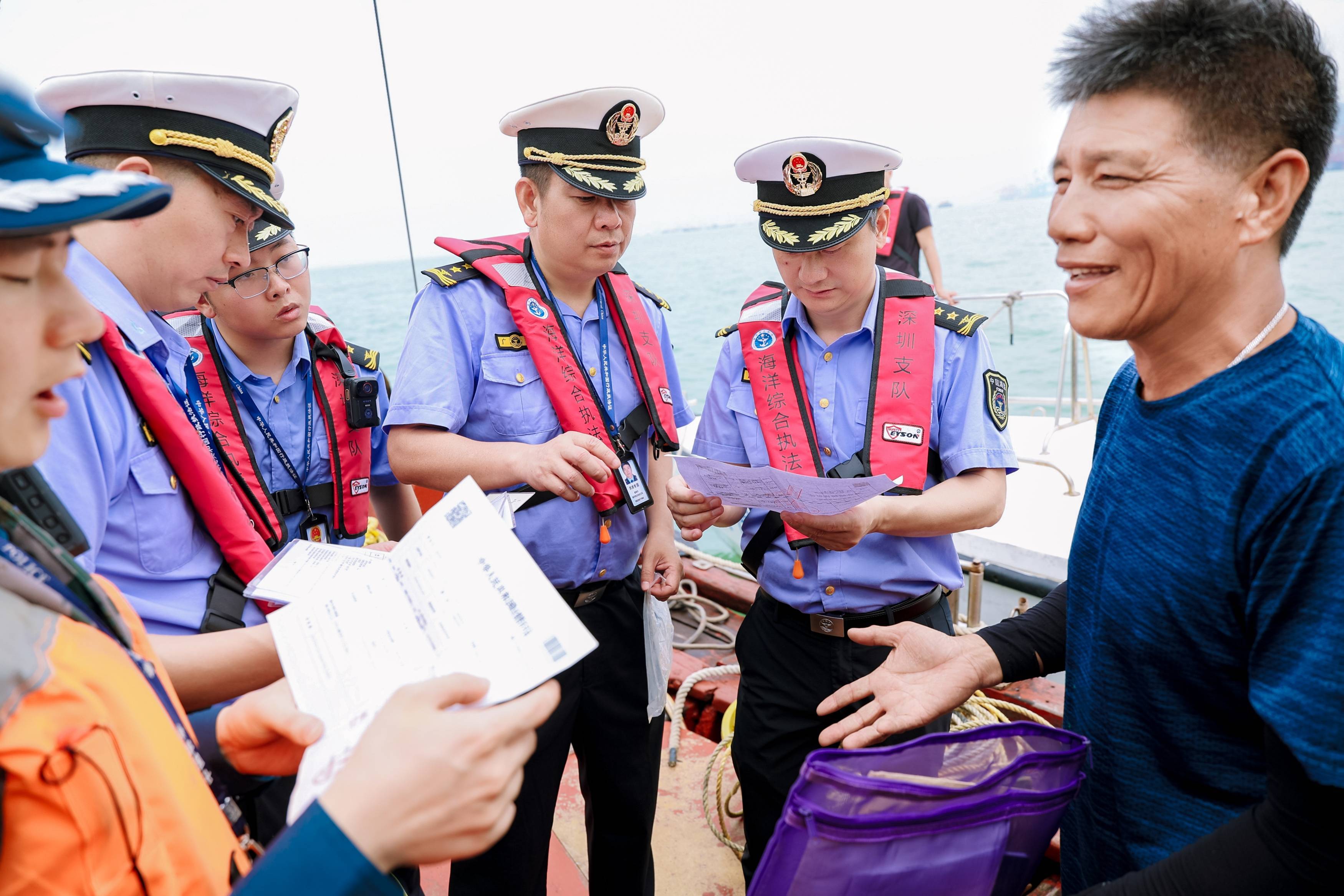 "粤海亮剑2025"休渔专项执法行动开启