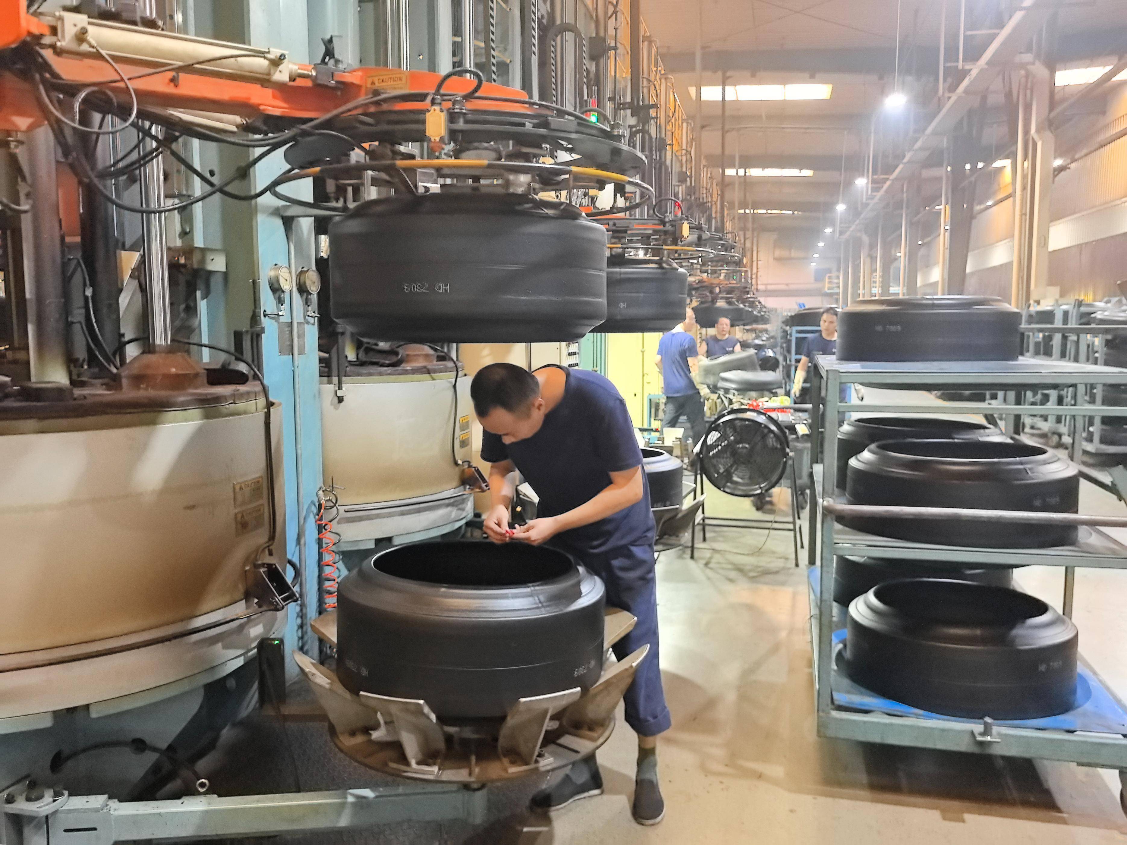 "轮胎匠人"罗建刚:匠心研发,让"成都造"轮胎驰骋全球