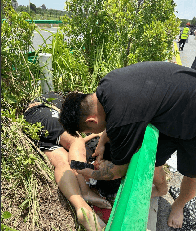 金港高速重大车祸!2死2重伤!