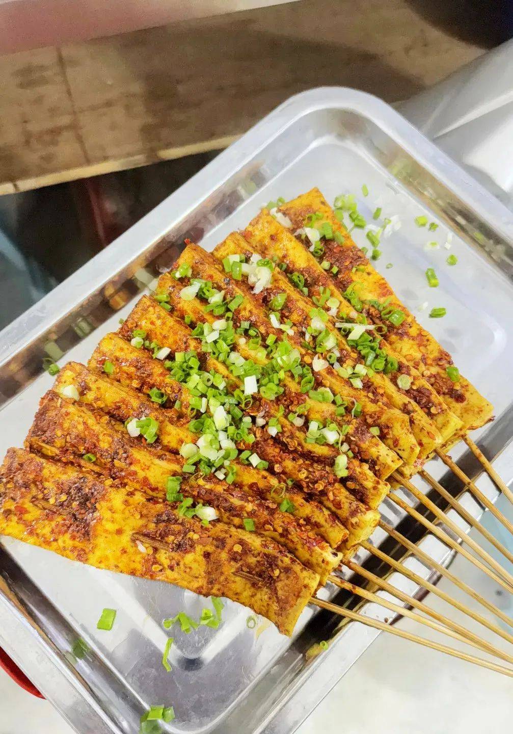 五花肉,排骨,牛肉🍢就知道了一排排的烧烤店从老城到新区看看那从