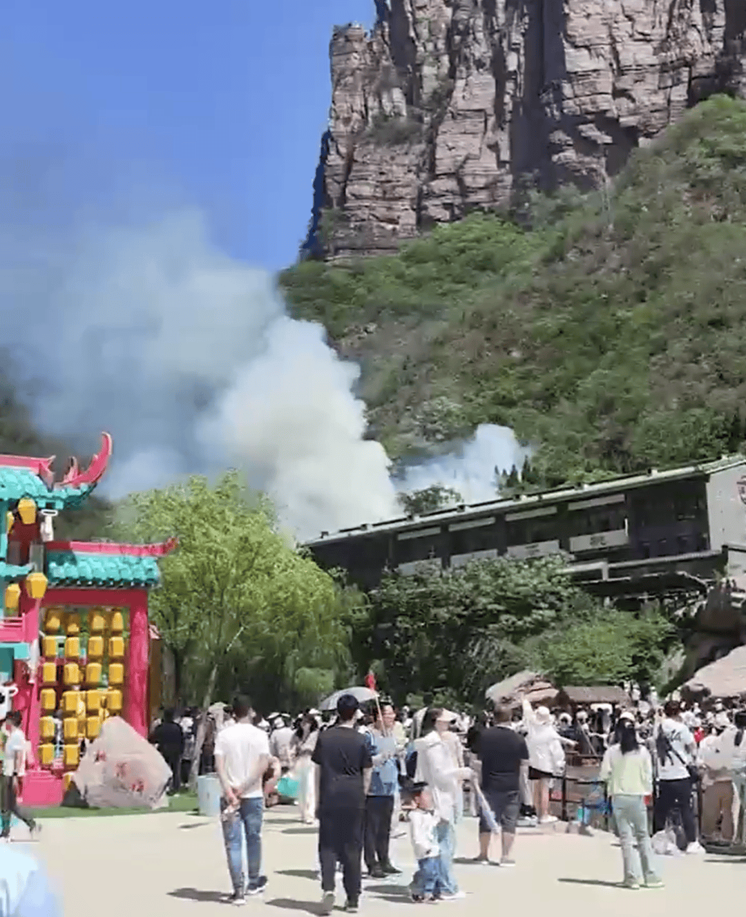 游客抽烟引发火情，一景区紧急通报倡议→