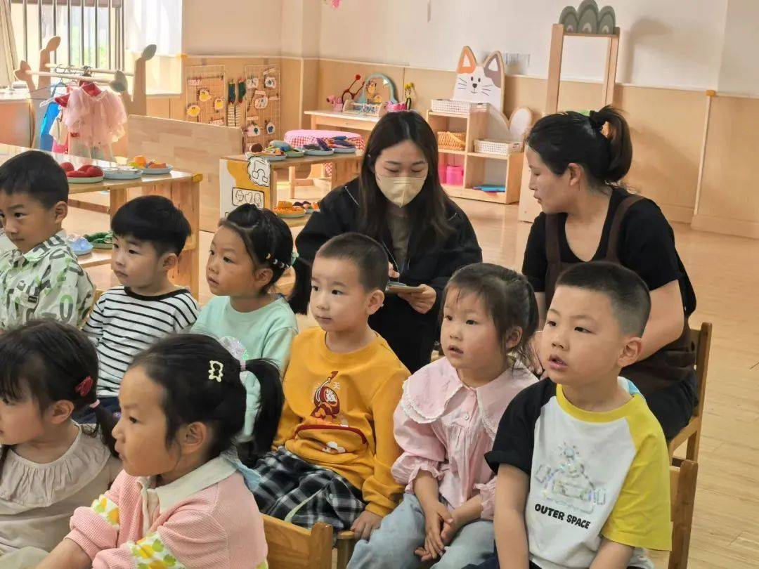 保育员半日跟班活动_幼儿园保育员跟岗交流_幼儿园进餐护理
