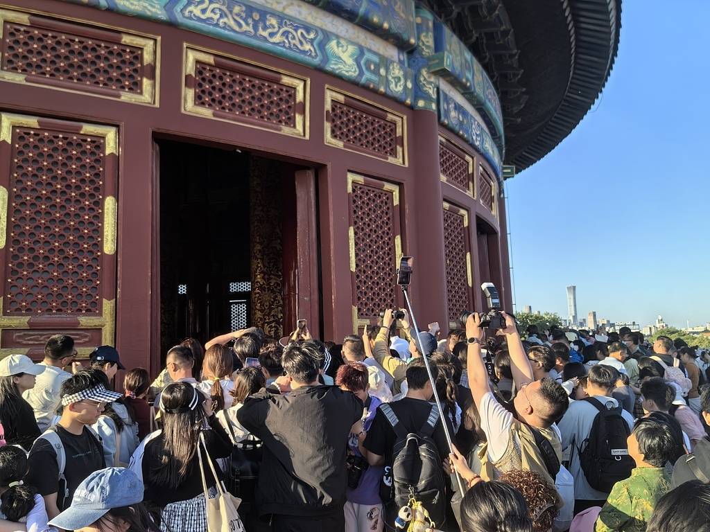 图片[2]-五一黄金周：你拍风景，拍风景的人在拍你-华闻时空