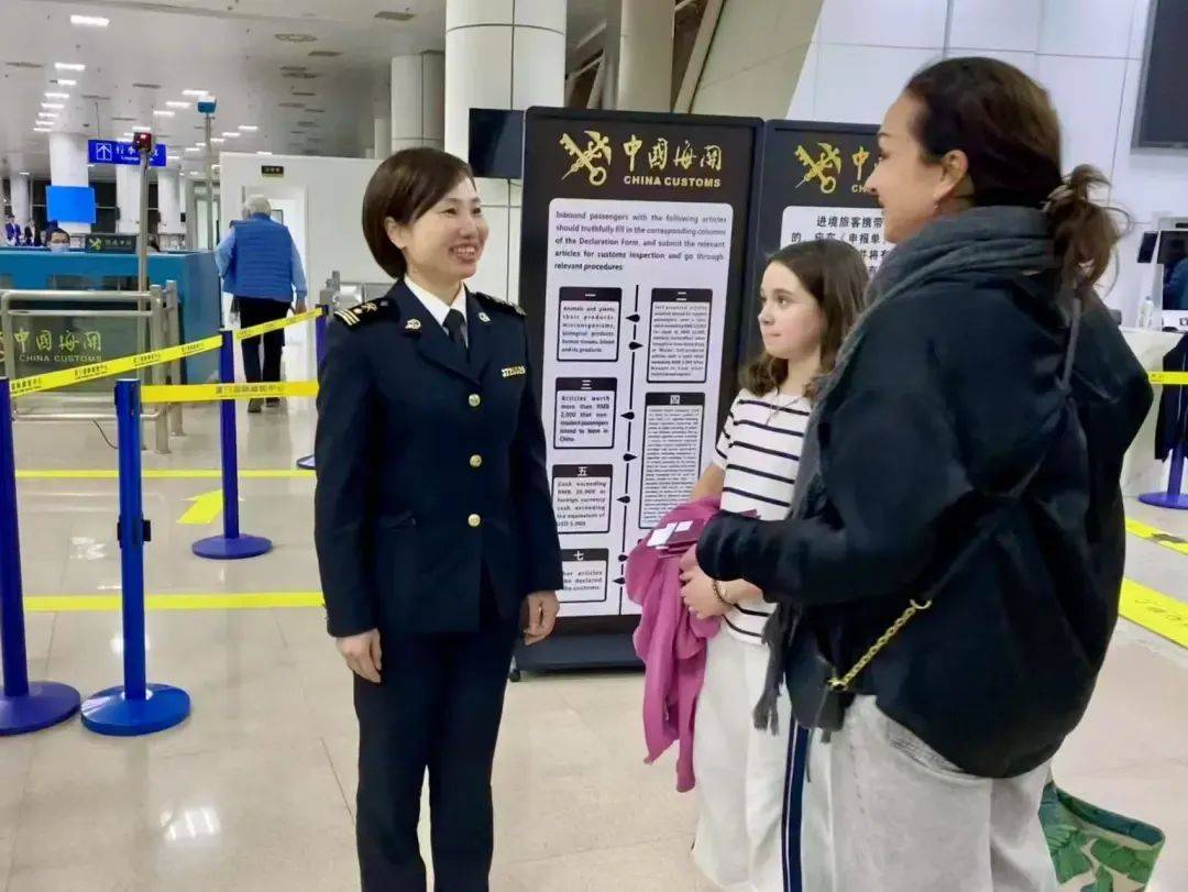 展凤凰联盟app播56 巾帼岗位风采：厦门邮轮港海关旅检现场(图7)