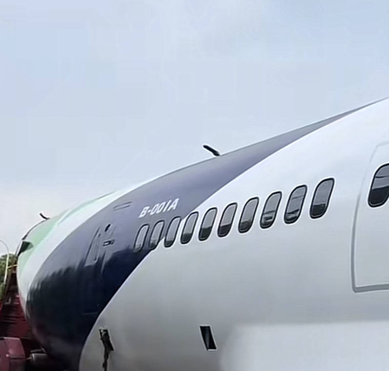 明查｜这是“C919迫降在农田”？实为飞机模型将用于科普体验
