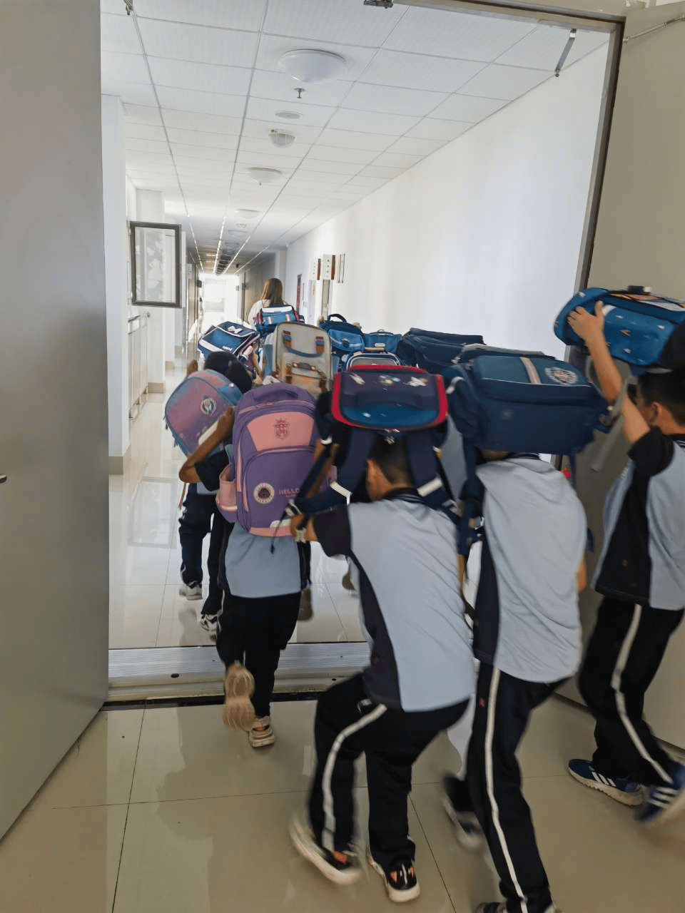 东营市悦来湖小学开展地震应急疏散演练活动