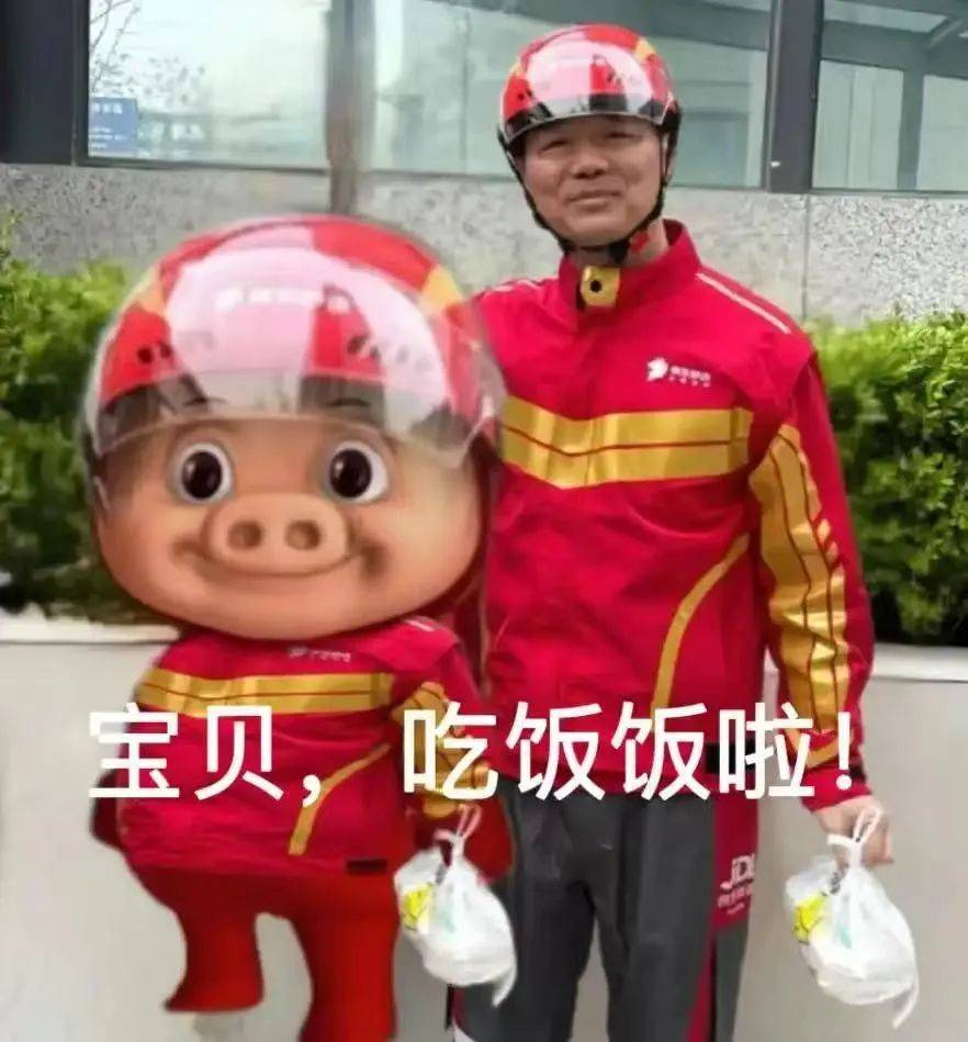 图片[3]-刘强东现身日本街头：穿猪猪侠T恤，背后还有京东外卖的二维码 -华闻时空