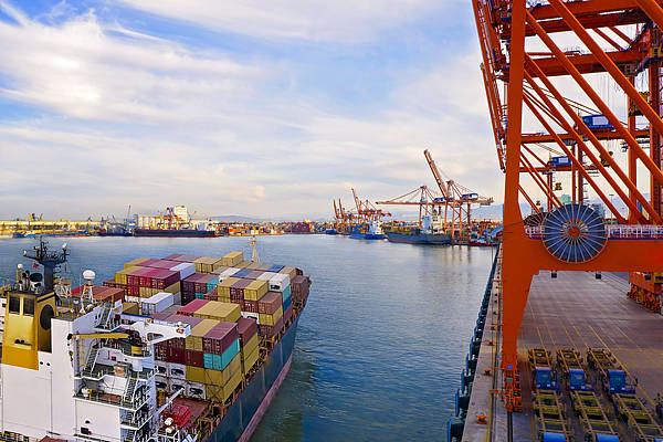 U.S. and China Reach Deal to Cut Tariffs, Officials Say