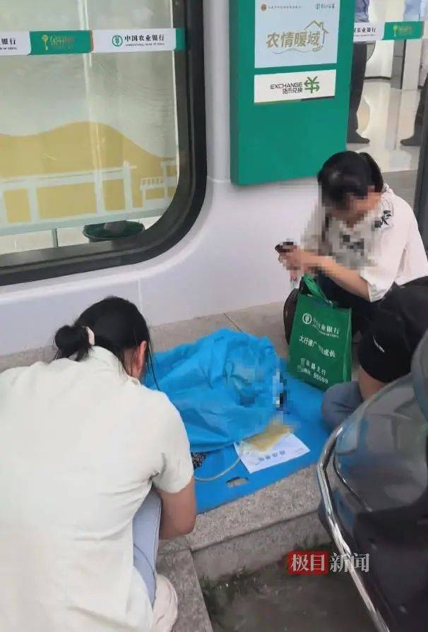 曝病重老人被要求亲自取钱在银行去世，警方介入，农行株洲分行：成立专项工作组配合警方调查