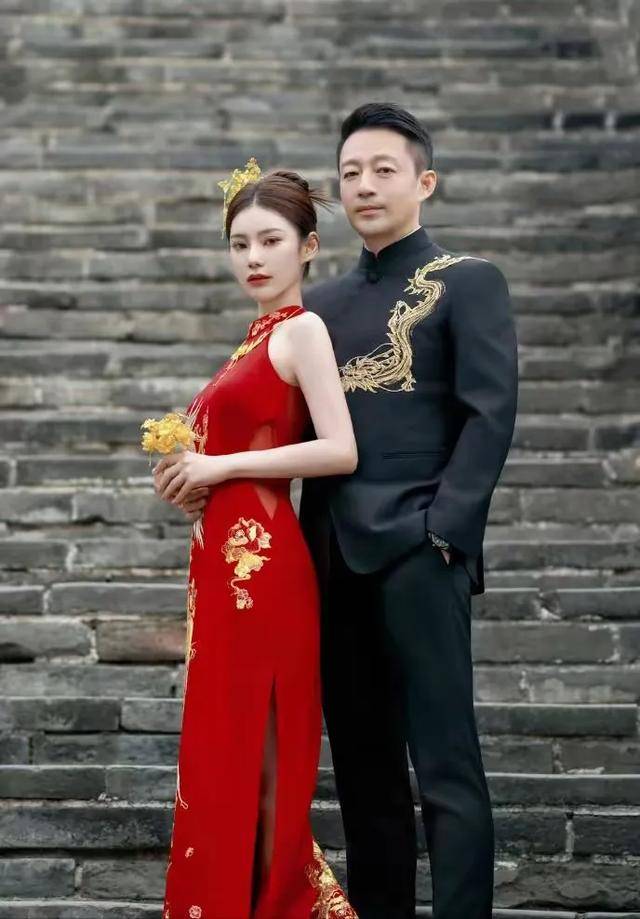 汪小菲父亲出席婚礼，大佬范十足全程笑脸，对马筱梅这儿媳很满意
