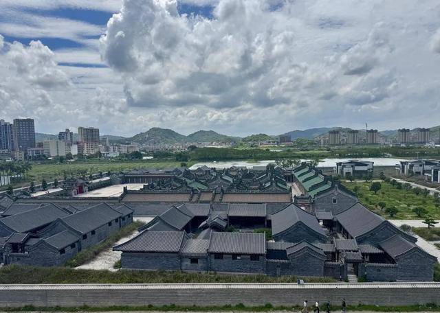 四座四合院、七栋别墅，谁建了潮汕天价违建？