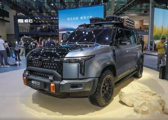 2025款极石01惊艳亮相：独特外观引领新能源SUV新风尚！