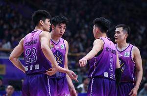打球19年，效力4支球队，36岁广东旧将合同到期，郭艾伦有望接班