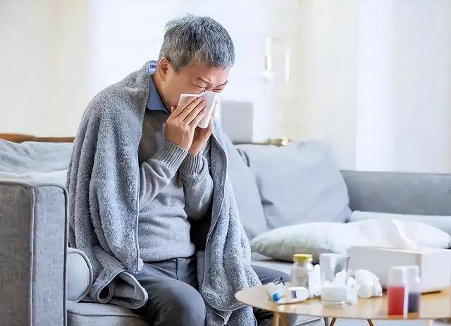 新冠感染再抬头！短期数十人死亡，钟南山紧急提醒一定要做这件事